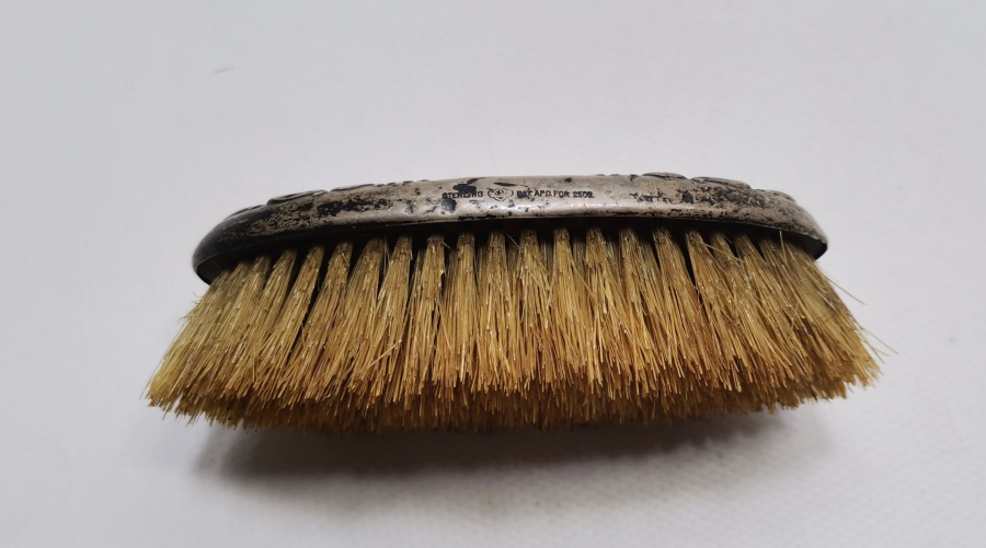 1900 BAŞLARI ANTİKA GÜMÜŞ İNGİLİZ ELBİSE FIRÇASI