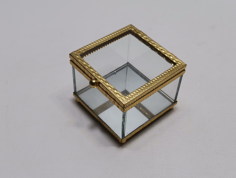 ANTİKA CAMEKANLI TEŞHİR KUTUSU