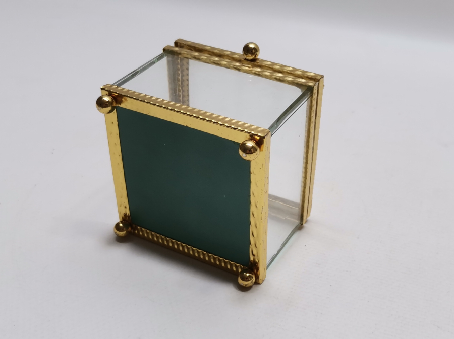 ANTİKA CAMEKANLI TEŞHİR KUTUSU