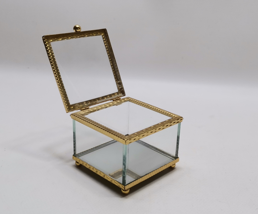 ANTİKA CAMEKANLI TEŞHİR KUTUSU