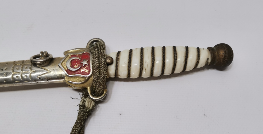 FINDIK PÜSKÜLÜ İLE ANTİKA SUBAY MEÇİ