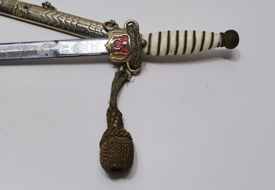 FINDIK PÜSKÜLÜ İLE ANTİKA SUBAY MEÇİ