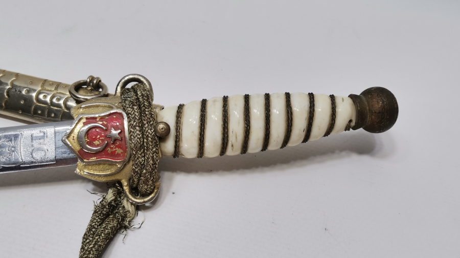 FINDIK PÜSKÜLÜ İLE ANTİKA SUBAY MEÇİ