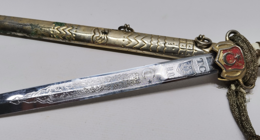 FINDIK PÜSKÜLÜ İLE ANTİKA SUBAY MEÇİ