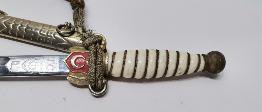 FINDIK PÜSKÜLÜ İLE ANTİKA SUBAY MEÇİ