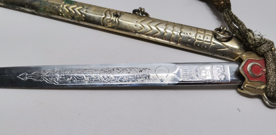 FINDIK PÜSKÜLÜ İLE ANTİKA SUBAY MEÇİ