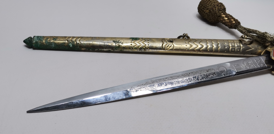 FINDIK PÜSKÜLÜ İLE ANTİKA SUBAY MEÇİ