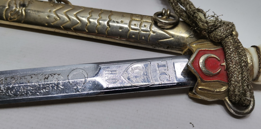 FINDIK PÜSKÜLÜ İLE ANTİKA SUBAY MEÇİ