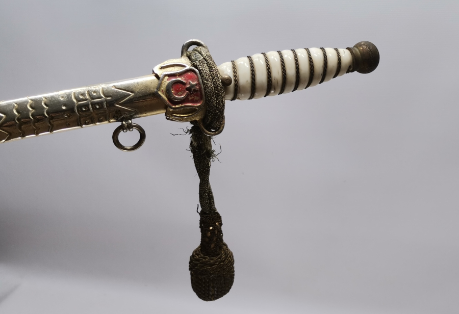 FINDIK PÜSKÜLÜ İLE ANTİKA SUBAY MEÇİ