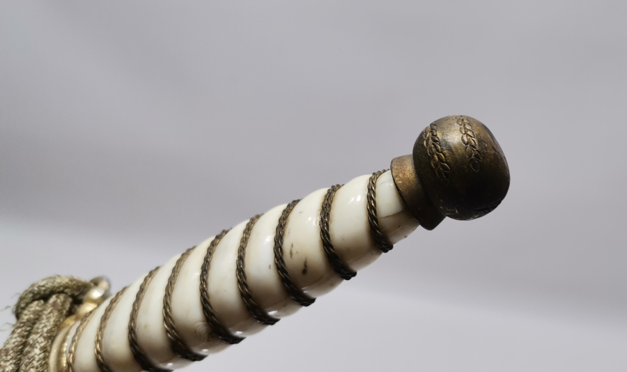 FINDIK PÜSKÜLÜ İLE ANTİKA SUBAY MEÇİ