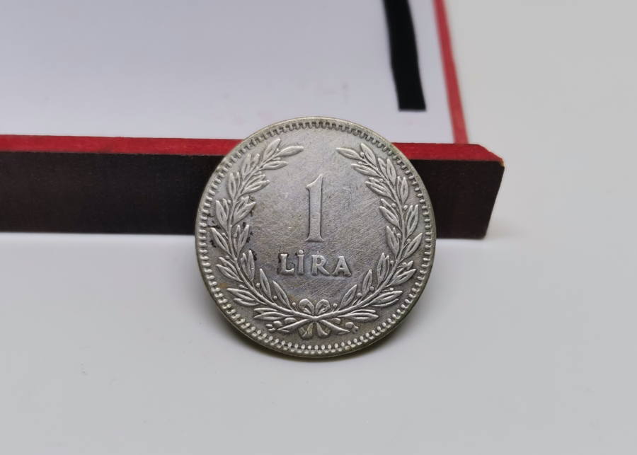 NERDEYSE ÇİL KONDİSYONDA 1948 YILI GÜMÜŞ 1 LİRA