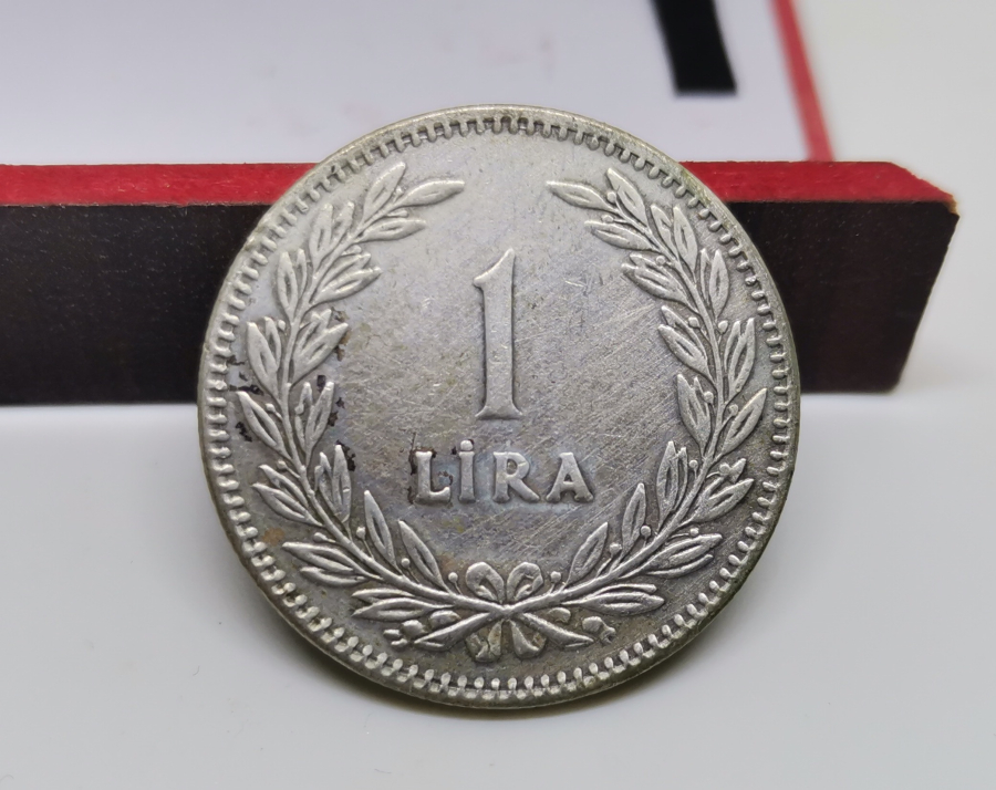 NERDEYSE ÇİL KONDİSYONDA 1948 YILI GÜMÜŞ 1 LİRA