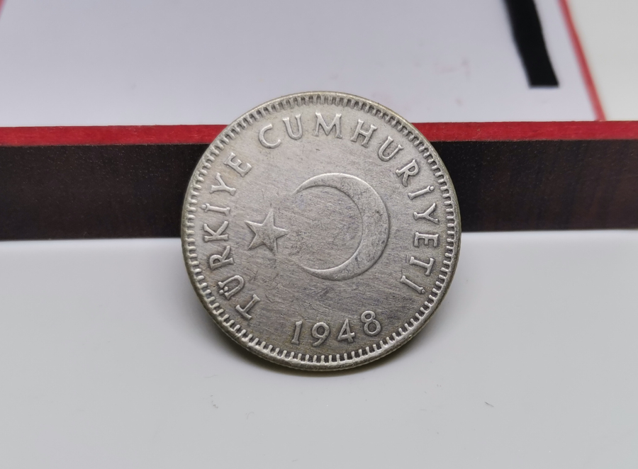 NERDEYSE ÇİL KONDİSYONDA 1948 YILI GÜMÜŞ 1 LİRA