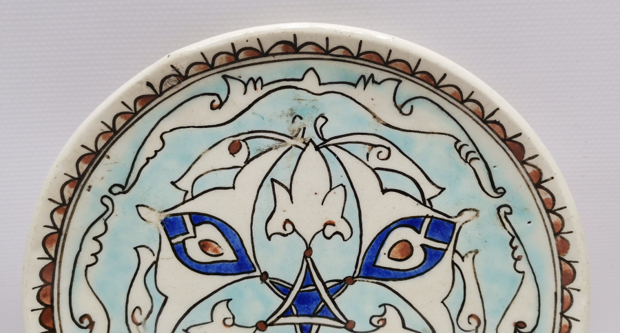 OSMANLI DÖNEMİ ARKASI OSMANLICA USTA İMZALI NADİR KÜTAHYA DUVAR TABAĞI