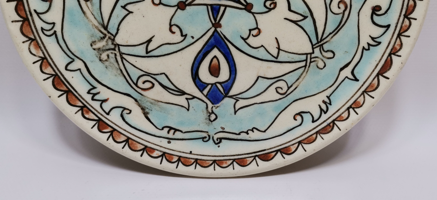 OSMANLI DÖNEMİ ARKASI OSMANLICA USTA İMZALI NADİR KÜTAHYA DUVAR TABAĞI