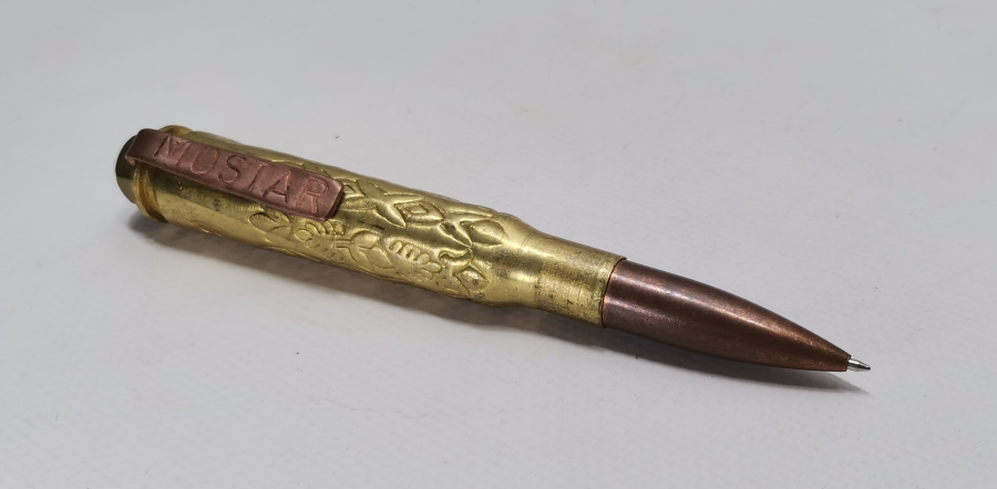 SREBRENİTSA SOY KIRIMINDA KULLANILMIŞ MERMİLERDEN BİRİYLE YAPILMIŞ HATIRA MERMİ KALEM