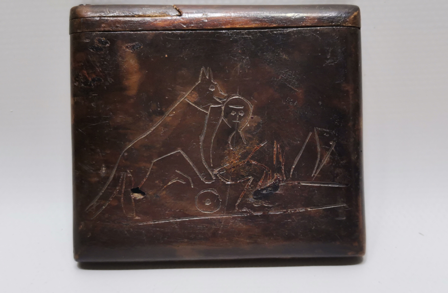 TAMAMI EL OYMA İŞÇİLİKLİ VE ÜZERİ YAZILI AHŞAP SİGARA TABAKASI