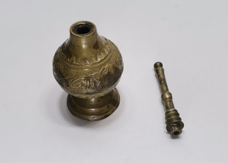 ÜZERİ AY YILDIZLI VE OSMANLICA YAZILI GÜLEBDAN