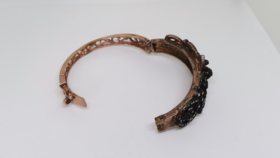 ÜZERİ ELMAS TAŞLI BİLEZİK