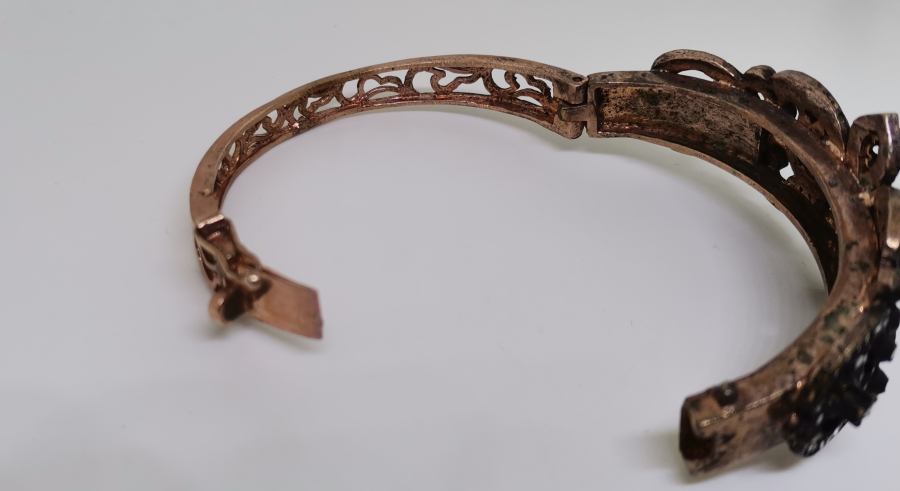 ÜZERİ ELMAS TAŞLI BİLEZİK