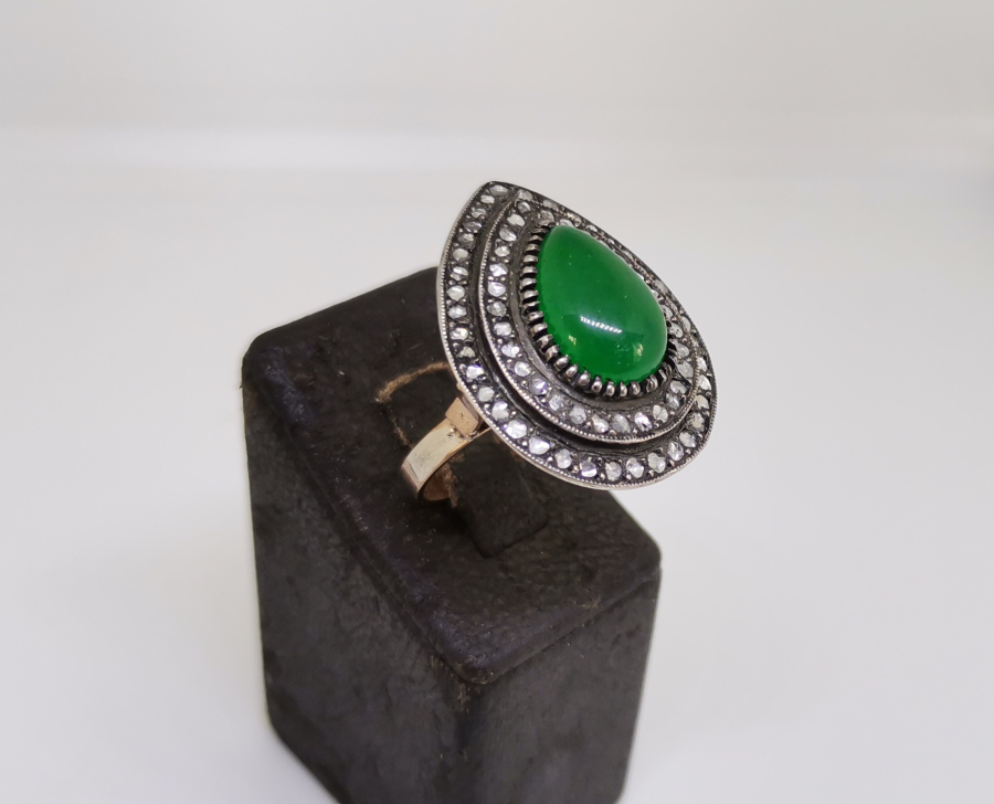 YEŞİM VE ELMAS TAŞLARLA SÜSLÜ DAMLA MODEL ÖZEL YAPIM YÜZÜK