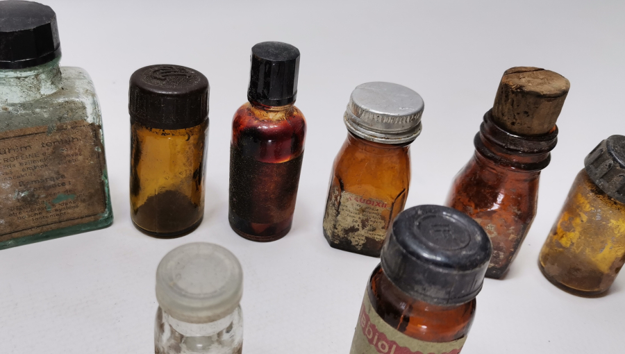 ANTİKA İLAÇ ŞİŞESİ LOTU