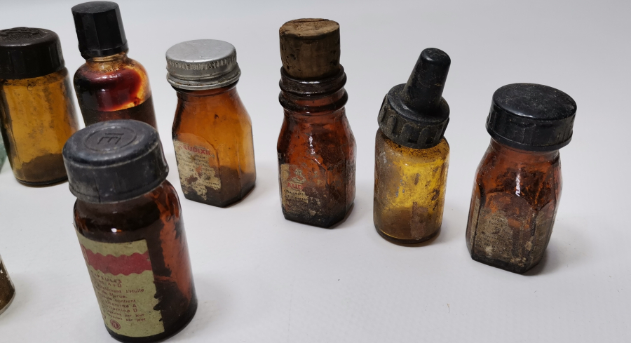 ANTİKA İLAÇ ŞİŞESİ LOTU