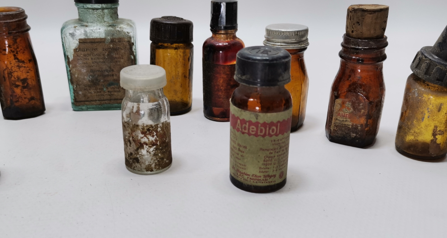 ANTİKA İLAÇ ŞİŞESİ LOTU