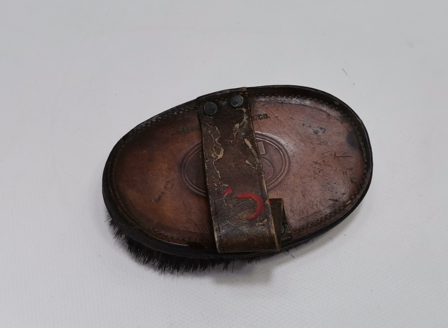 AT KILINDAN YAPILMIŞ 1900 BAŞLARI AMERİKAN AT TIMARI - AT FIRÇASI