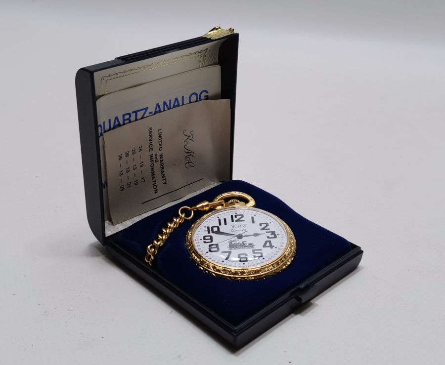 KML MARKA ORİJİNAL KUTUSUNDA VE ÇİL KONDİSYONDA ALTIN KAPLAMA ARKASI TRENLİ ANTİKA CEP SAATİ