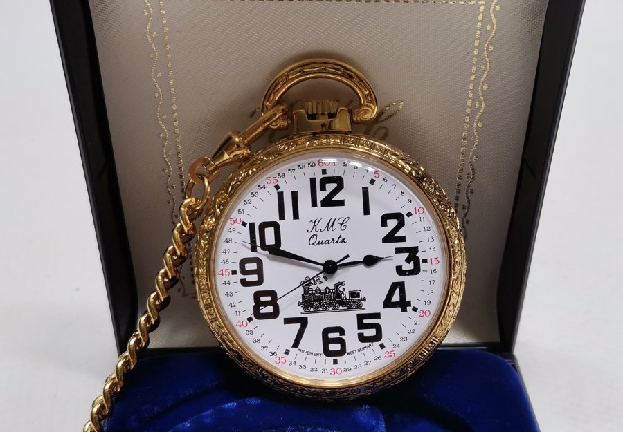 KML MARKA ORİJİNAL KUTUSUNDA VE ÇİL KONDİSYONDA ALTIN KAPLAMA ARKASI TRENLİ ANTİKA CEP SAATİ