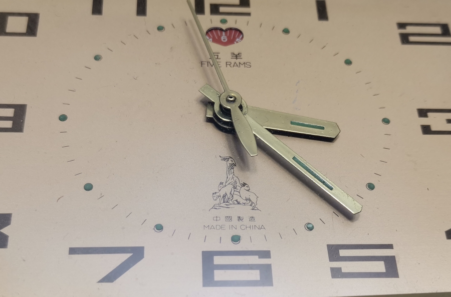 KURMALI ANTİKA MASA SAATİ