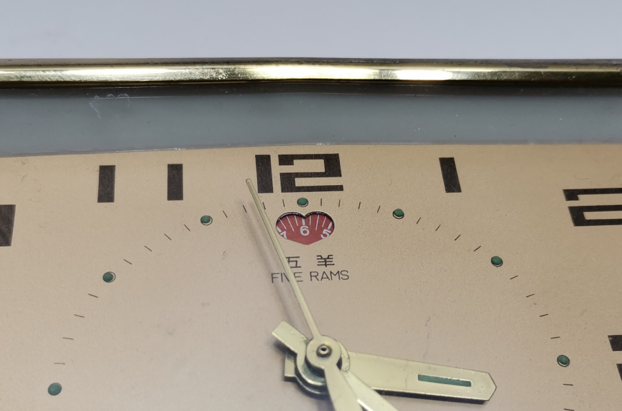 KURMALI ANTİKA MASA SAATİ