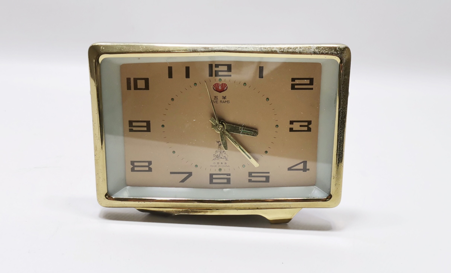 KURMALI ANTİKA MASA SAATİ