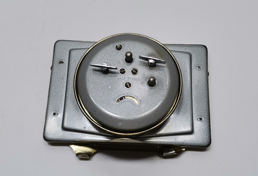 KURMALI ANTİKA MASA SAATİ