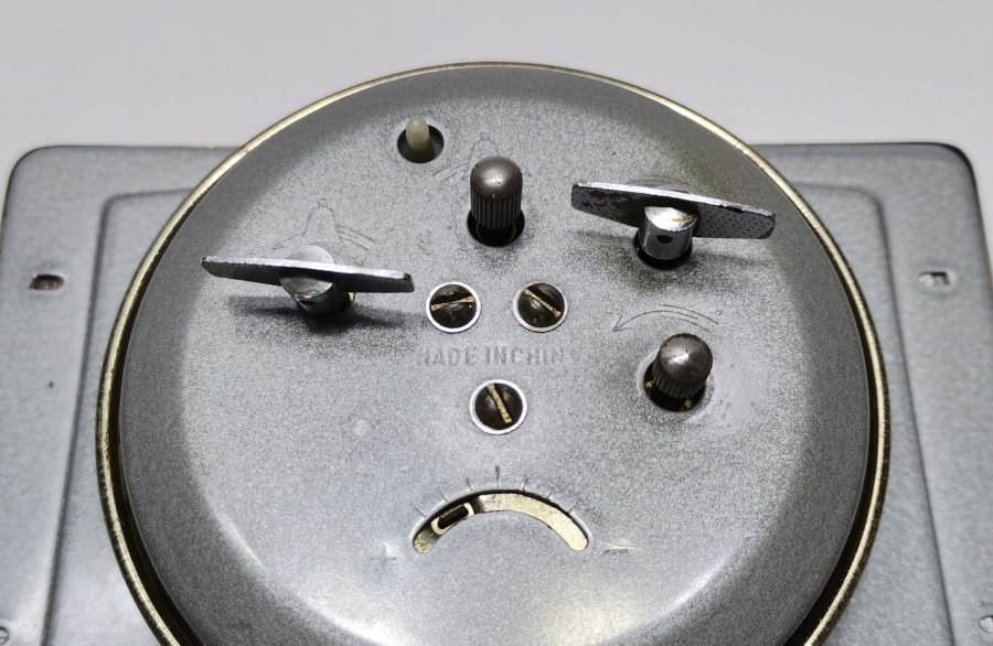 KURMALI ANTİKA MASA SAATİ