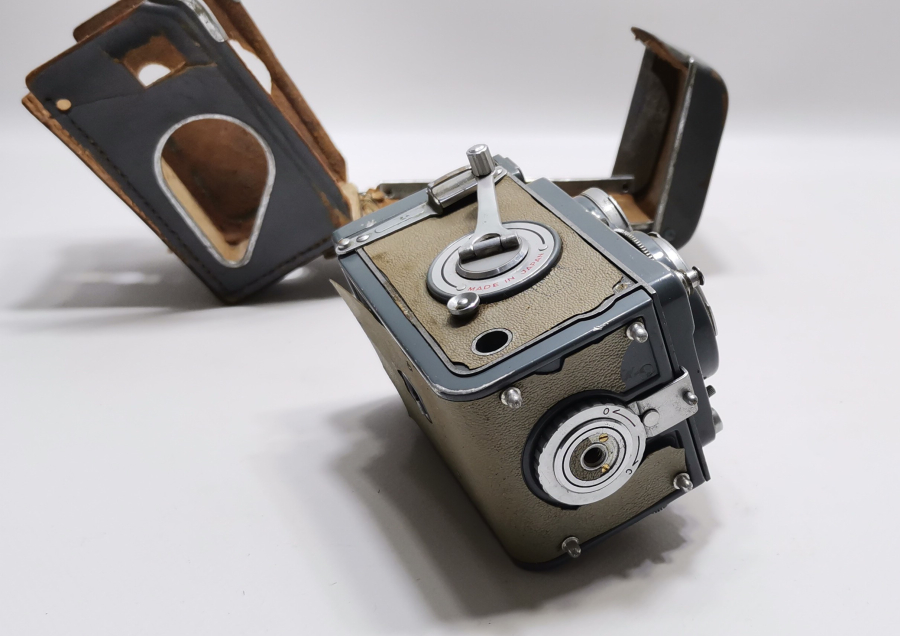 ORJİNAL DERİ KILIFINDA ANTİKA FOTOĞRAF MAKİNESİ