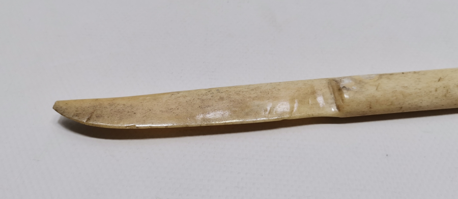 OSMANLI DÖNEMİ KEMİKTEN MAMUL KAMA FORMUNDA ZARF AÇACAĞI