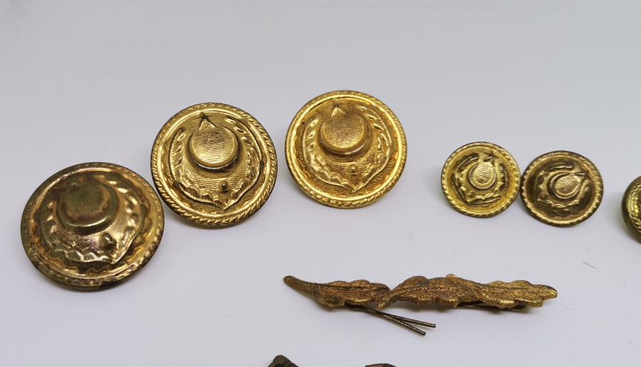 CUMHURİYET BAŞLARI ASKERİ BRÖVE VE DÜĞME LOTU