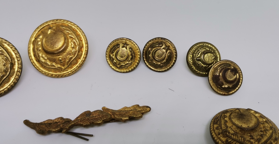 CUMHURİYET BAŞLARI ASKERİ BRÖVE VE DÜĞME LOTU