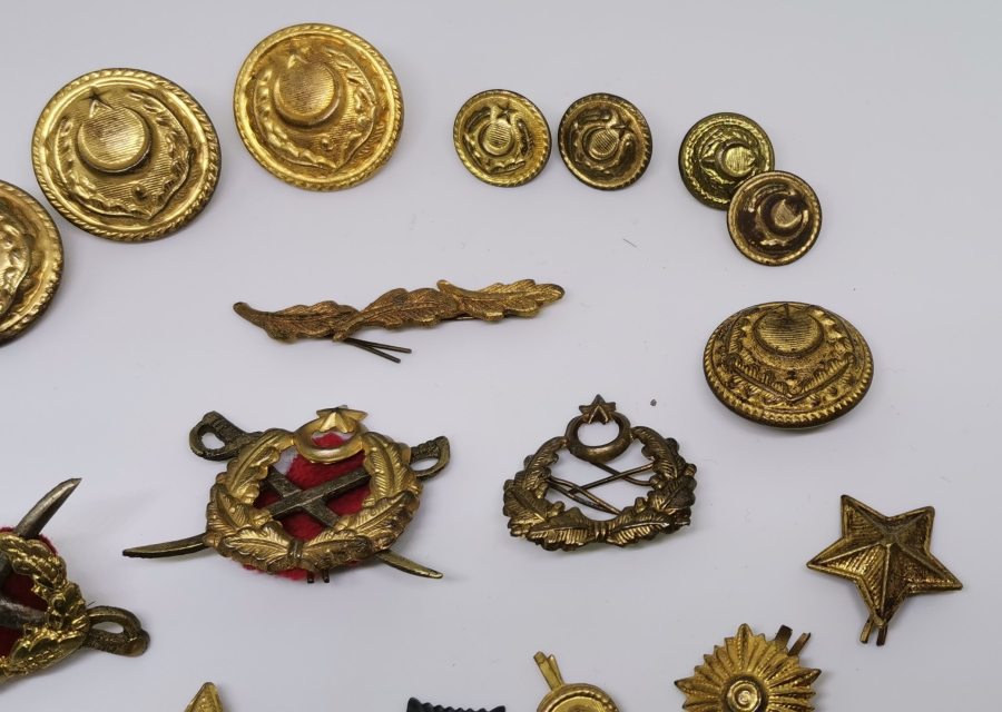 CUMHURİYET BAŞLARI ASKERİ BRÖVE VE DÜĞME LOTU