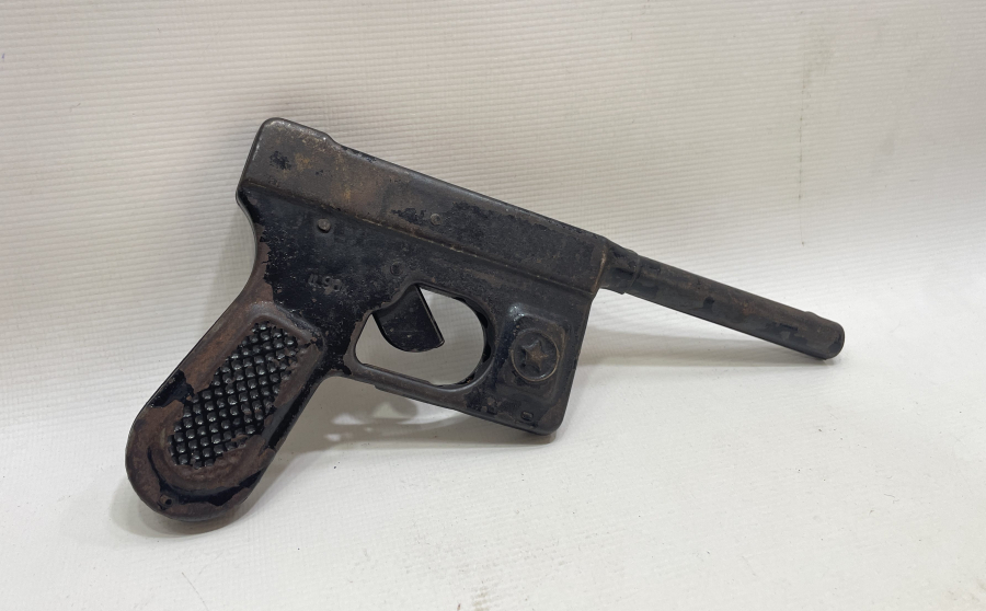 MAUSER C96 FORMUNDA YAPILMIŞ ANTİKA METAL OYUNCAK TABANCA