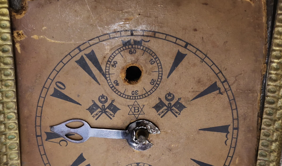 MEŞRUTİYET SANCAKLI OSMANLI DÖNEMİ MASA SAATİ