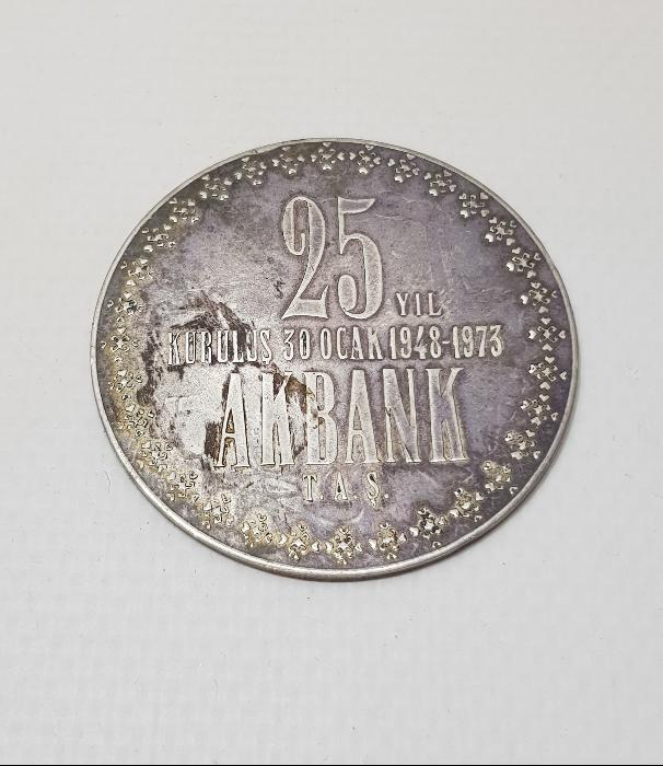 1973 ORJİNAL KUTUSUNDA AKBANK 25. YIL GÜMÜŞ MADALYON