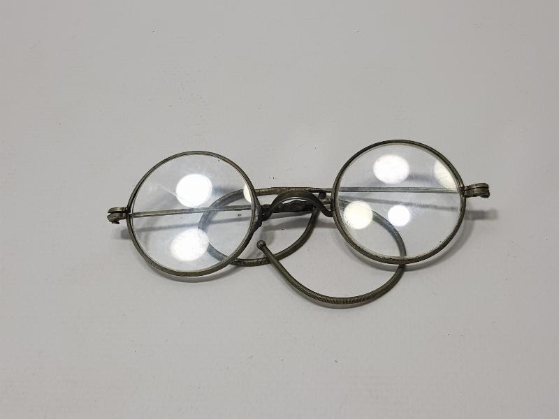 ANTİKA TÜCCAR GÖZLÜĞÜ