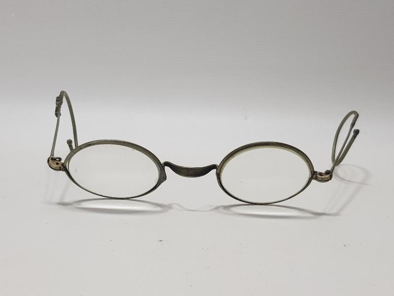 ANTİKA TÜCCAR GÖZLÜĞÜ