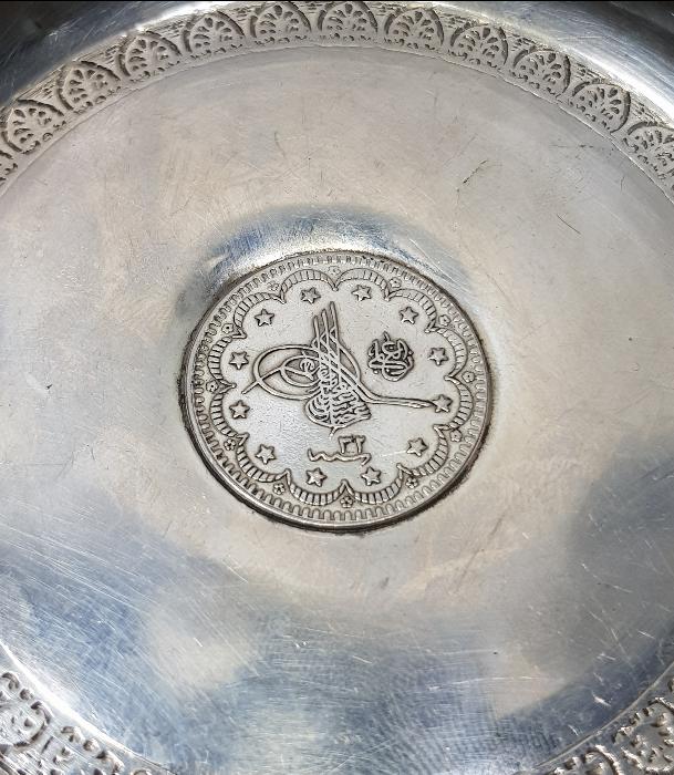 ORTASINDA OSMANLI PARA BULUNAN GÜMÜŞ KINA TASI