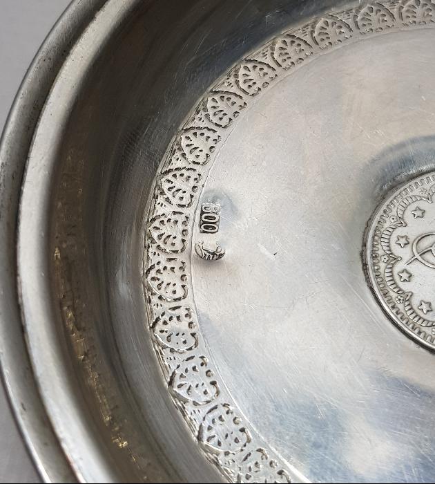 ORTASINDA OSMANLI PARA BULUNAN GÜMÜŞ KINA TASI