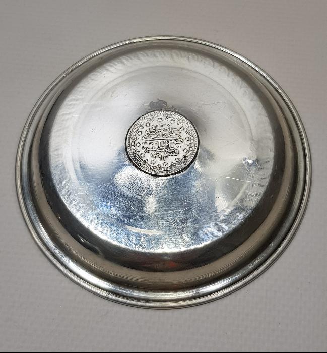 ORTASINDA OSMANLI PARA BULUNAN GÜMÜŞ KINA TASI