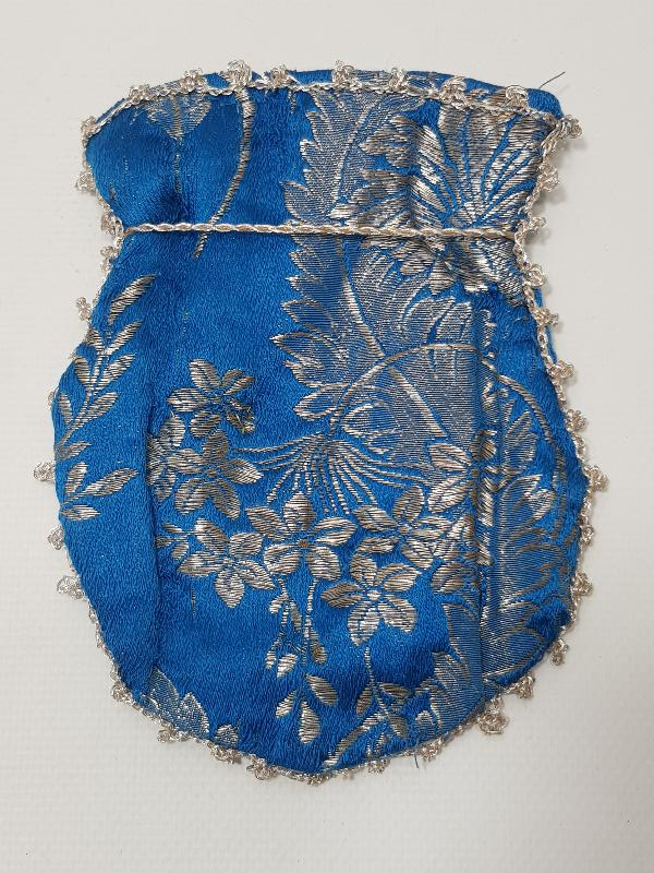 OSMANLI DÖNEMİ GÜMÜŞ SIRMA İŞLEMELİ İPEK ELMASİYE KINA KESESİ